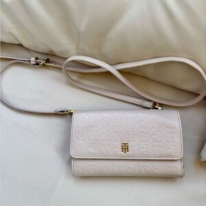 Tommy Hilfiger Crossbody Phone Light Pink holder/ Wallet